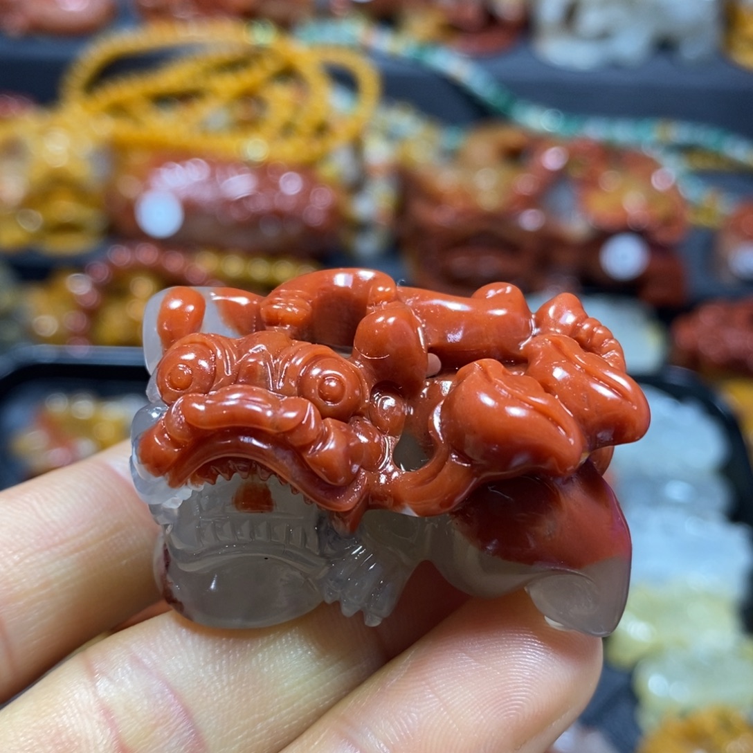 石英质玉（黄龙玉）未镶嵌颈饰