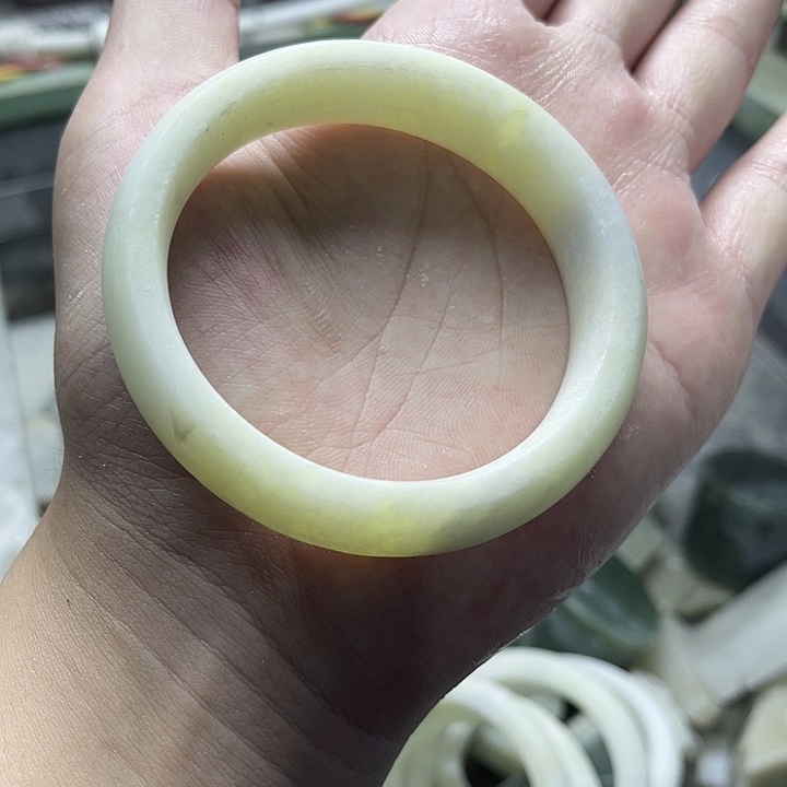 满***暖和田玉（糖玉）未镶嵌珠宝奇石手镯