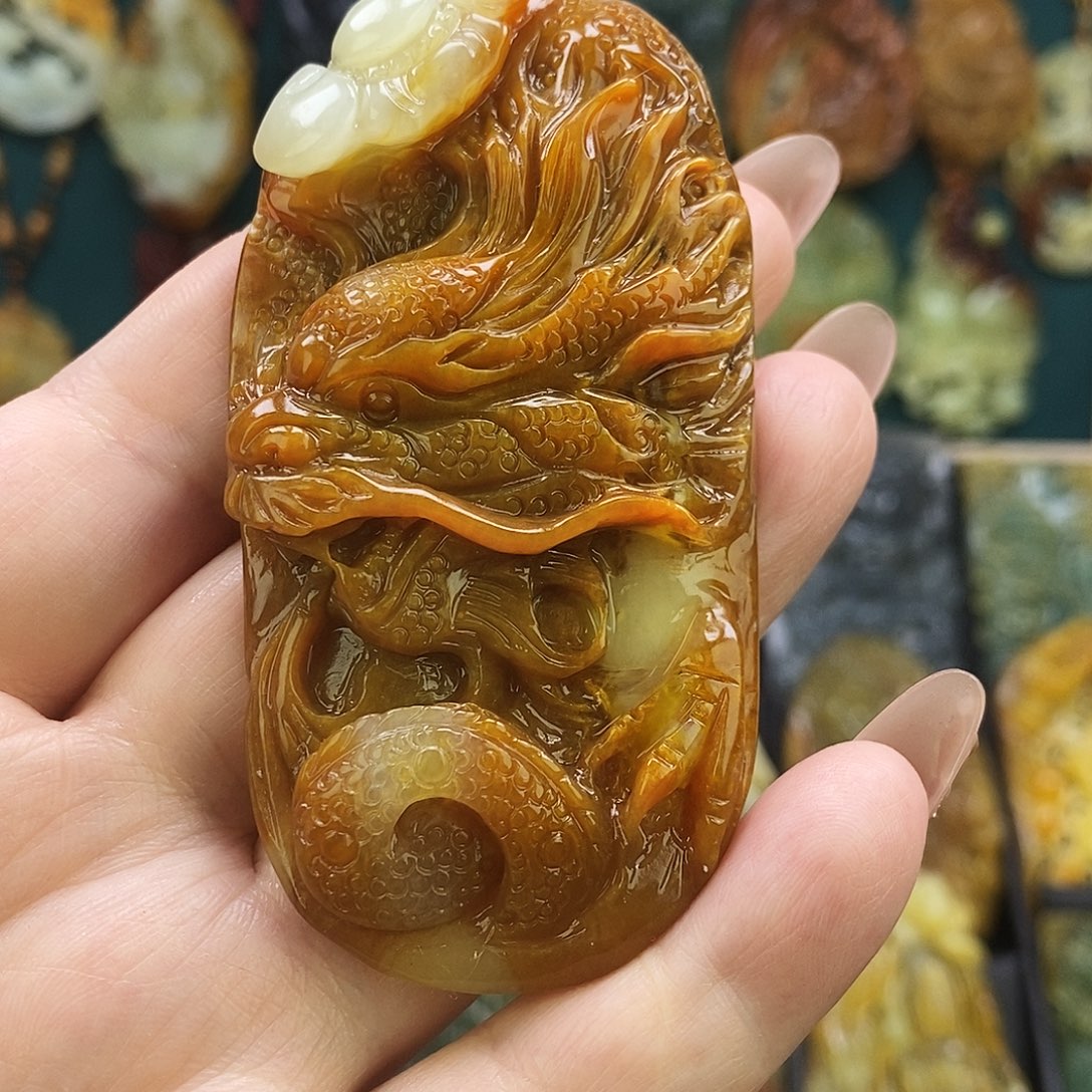 蛇纹石玉未镶嵌颈饰福利款龙牌
