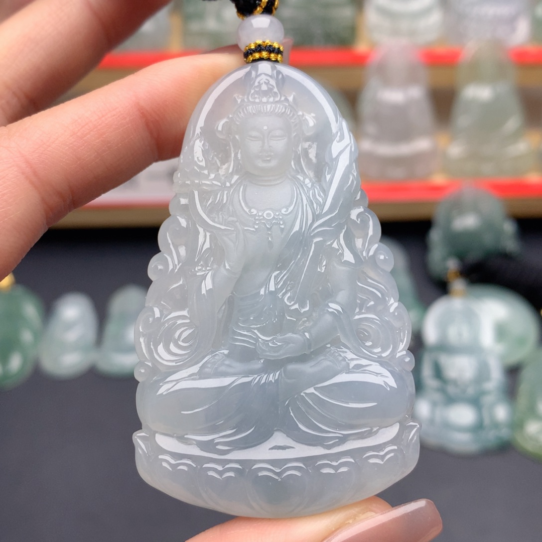 翡翠未镶嵌颈饰虚空藏