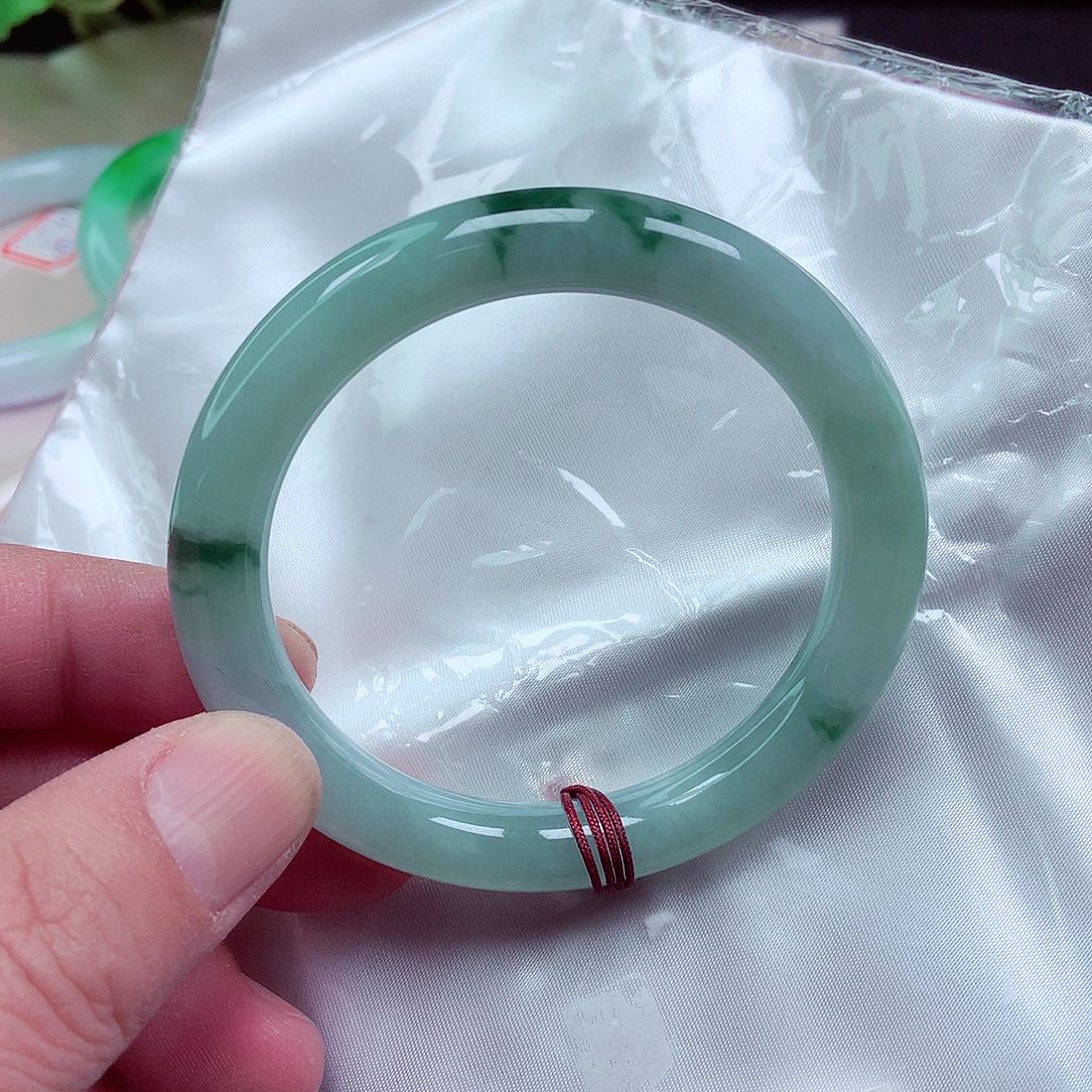 翡翠手镯未镶嵌圈口56