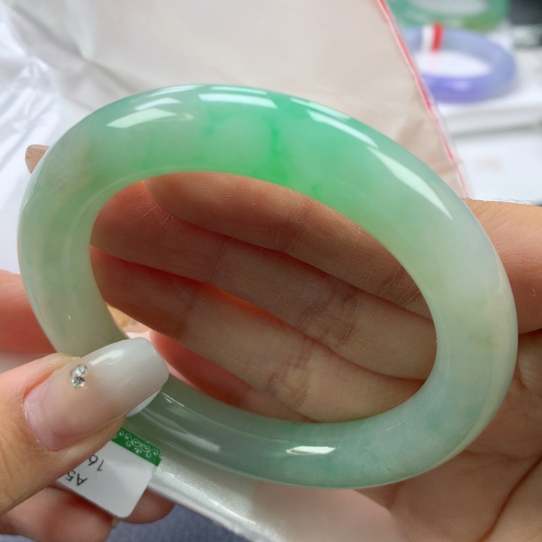 翡翠手镯未镶嵌56圆