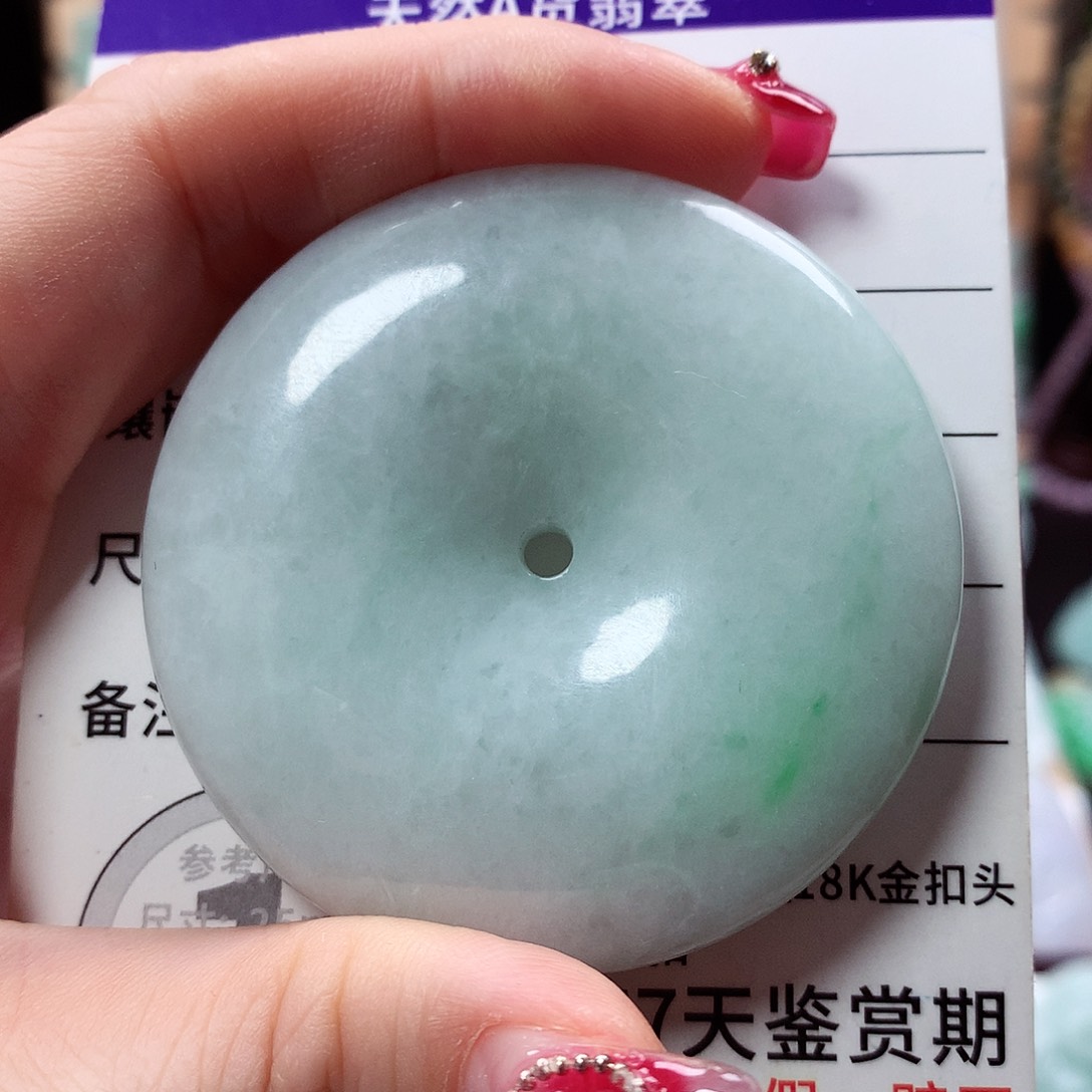 翡翠颈饰未镶嵌平安扣