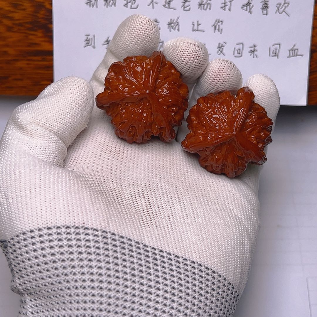曦***子木质文玩核桃三棱