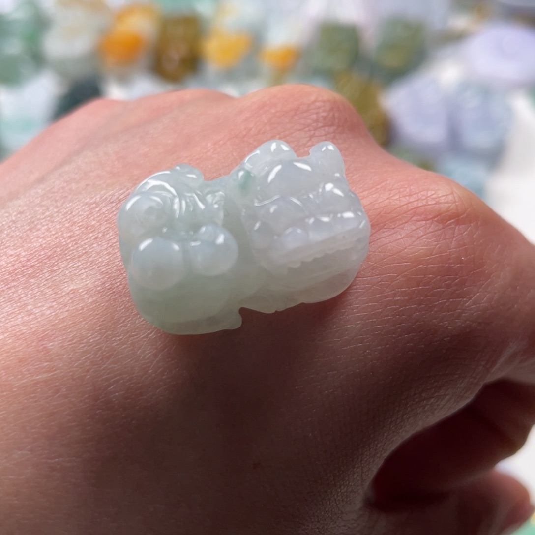 翡翠吊坠(赠链)未镶嵌