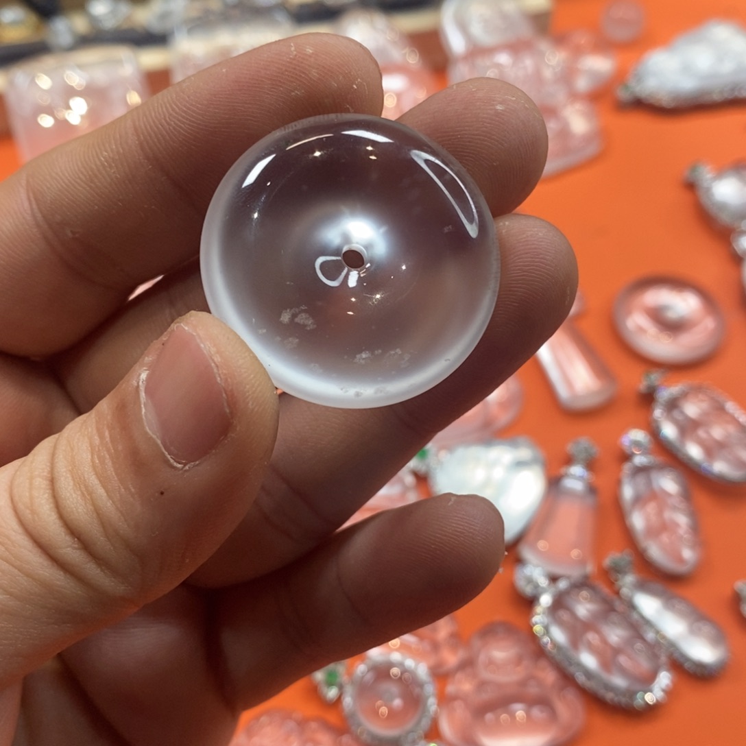 石英质玉吊坠未镶嵌一****女