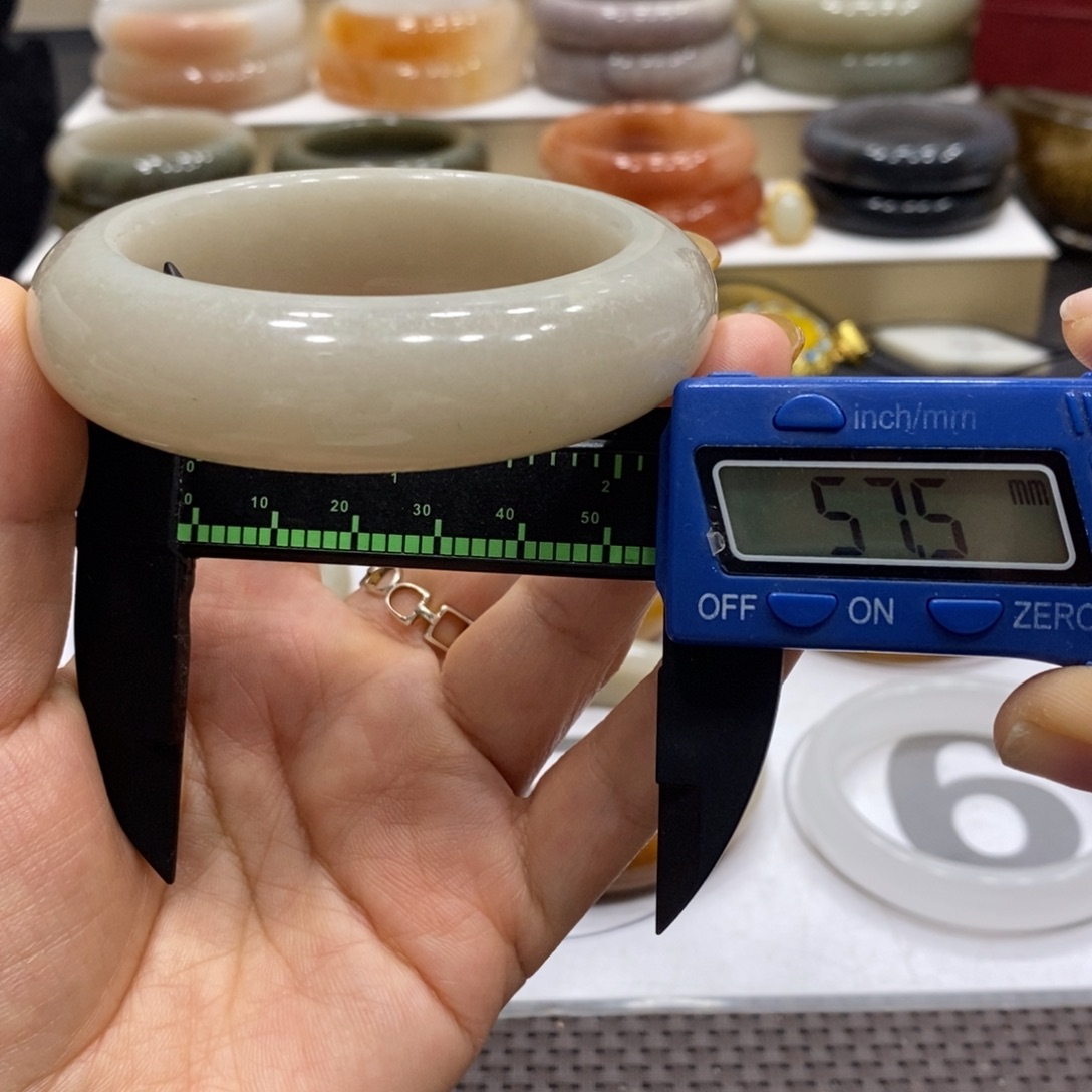 未镶嵌手镯石英岩玉