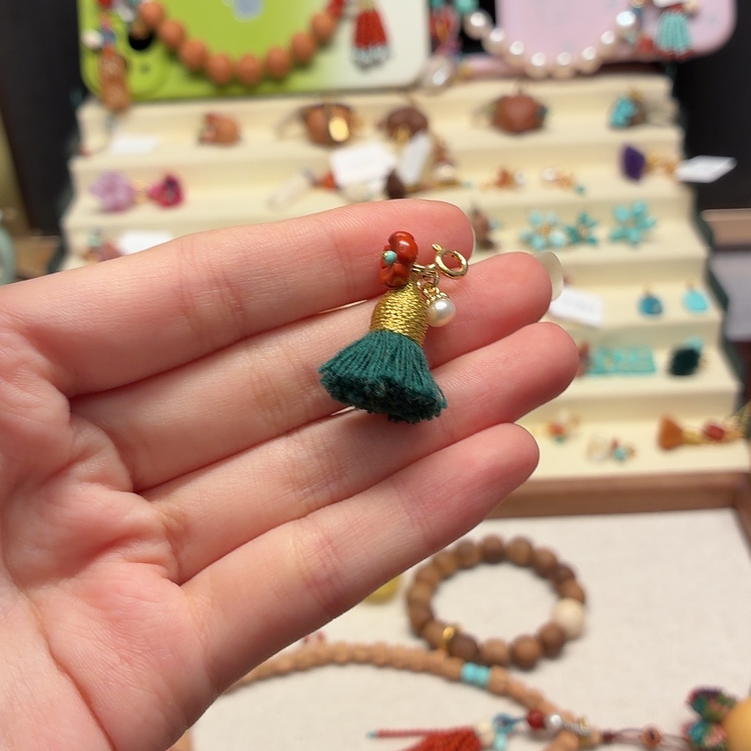 手工制作绿色小流苏