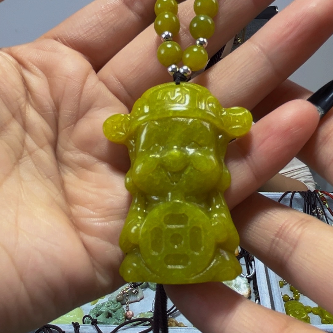蛇纹石玉未镶嵌颈饰