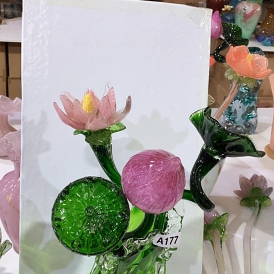 琉璃花瓶高45厘米宽9厘米