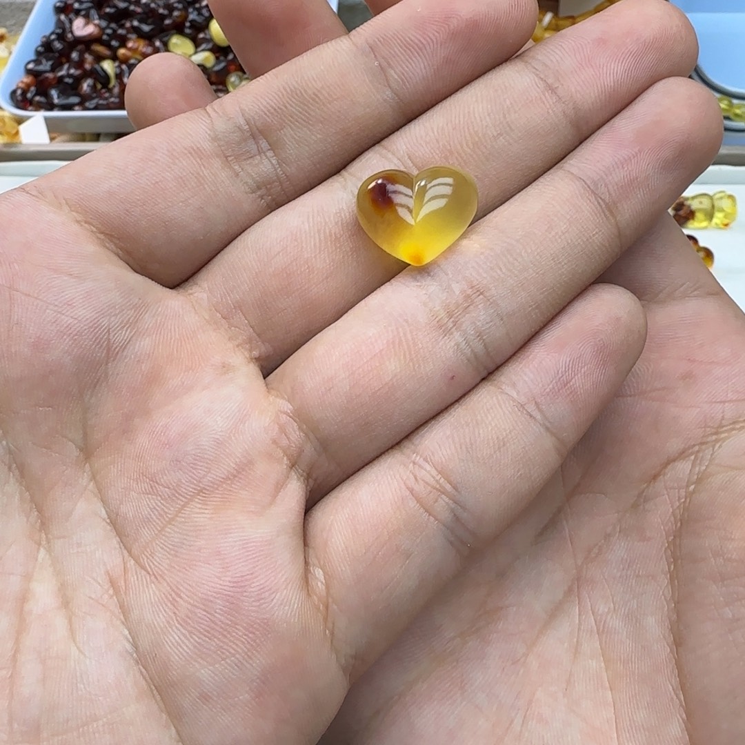 琥珀未镶嵌裸石蜜蜡爱心1.29g