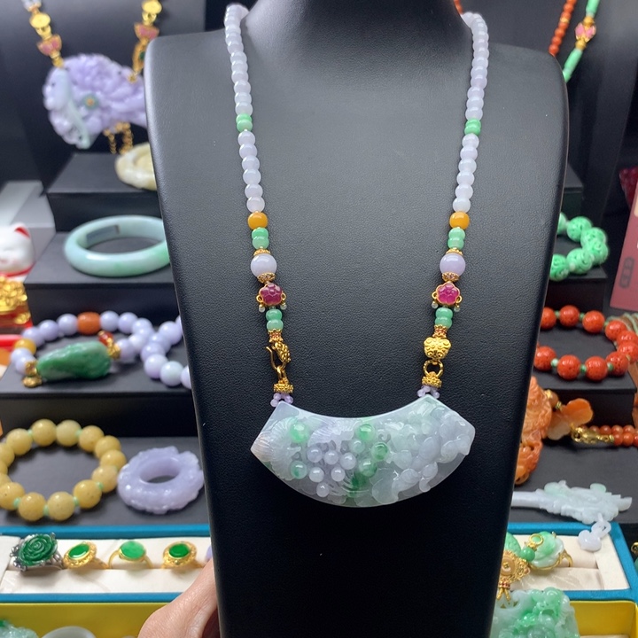 翡翠颈饰未镶嵌翡翠花牌