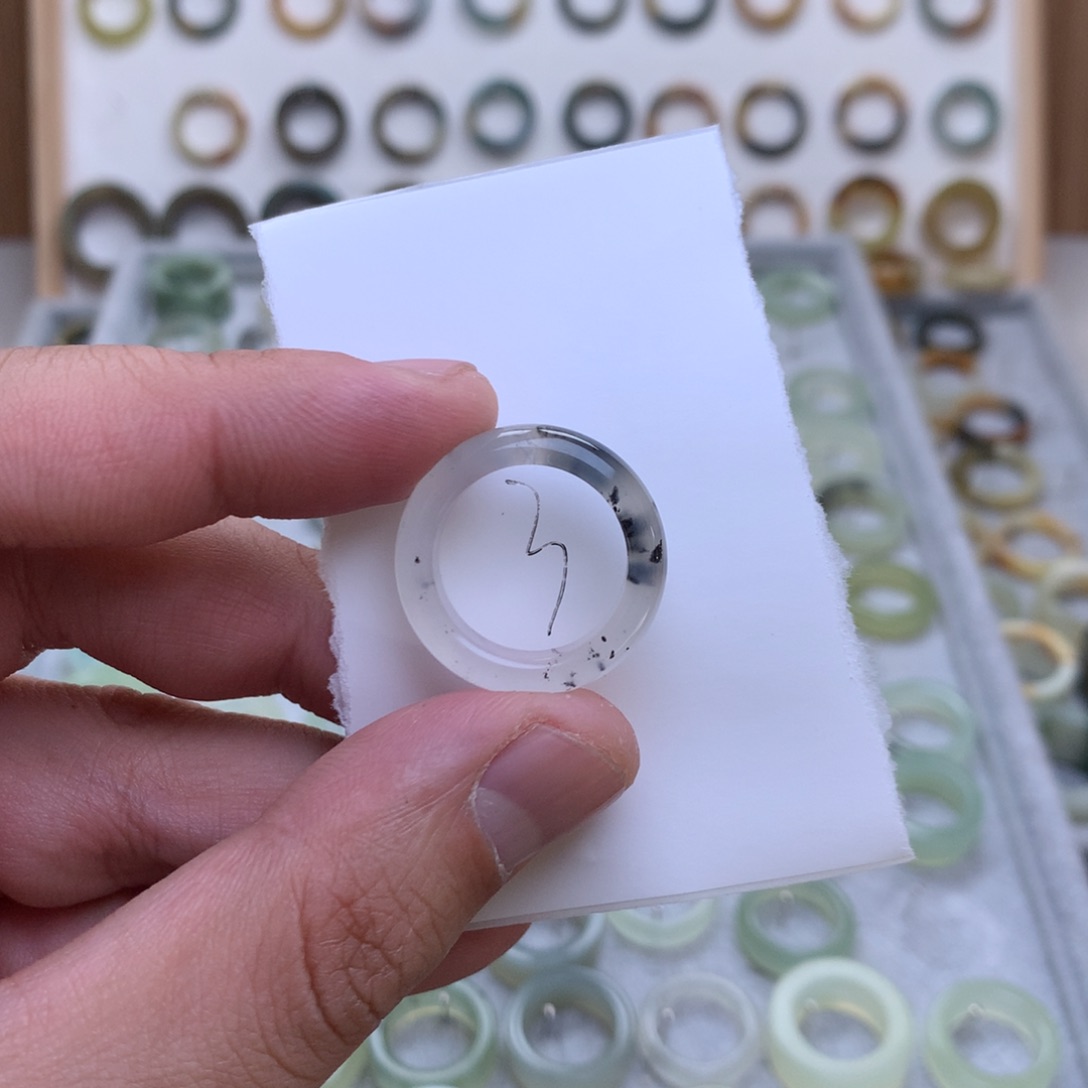 蛇纹石玉戒指未镶嵌北*慌圈口15