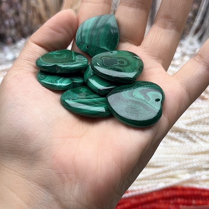 未镶嵌玛瑙/玉髓珠宝半成品一个孔雀石吊坠随机发