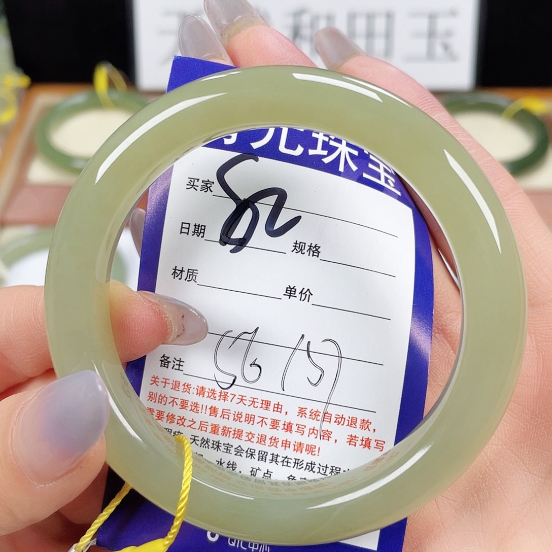 和田玉手镯未镶嵌