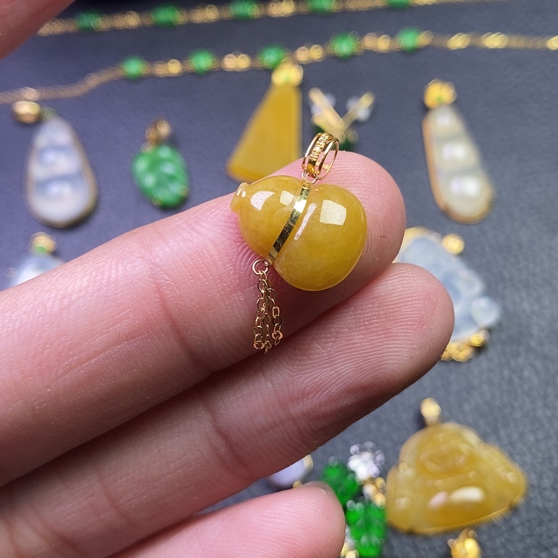 颈饰18K金镶嵌翡翠