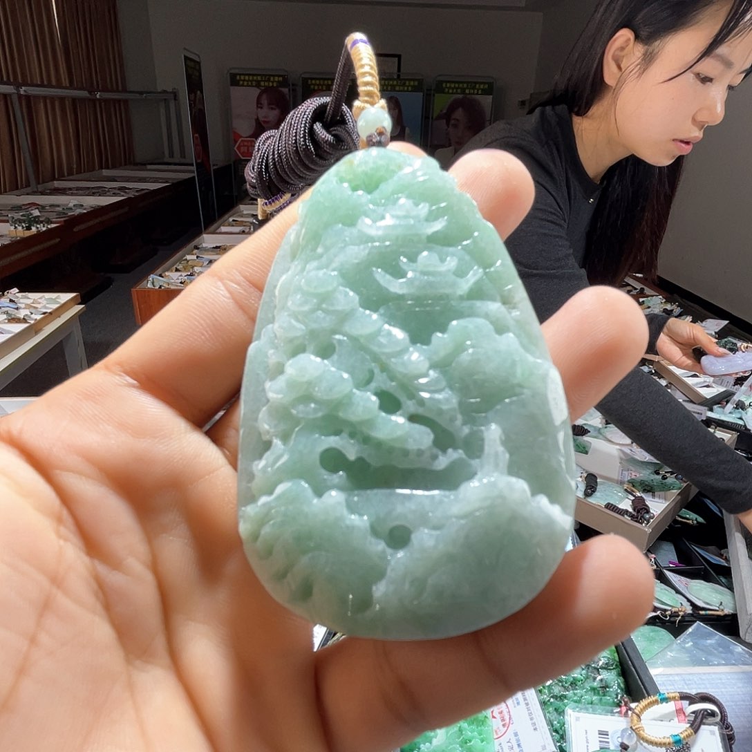 翡翠未镶嵌颈饰一