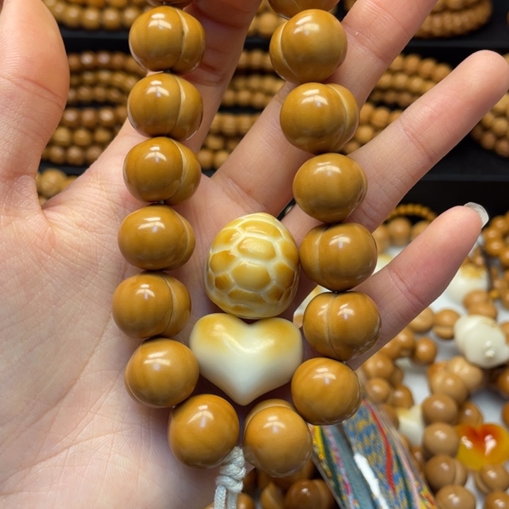 阿***啊吊坠猴头核桃二等屁桃加爱心和富甲