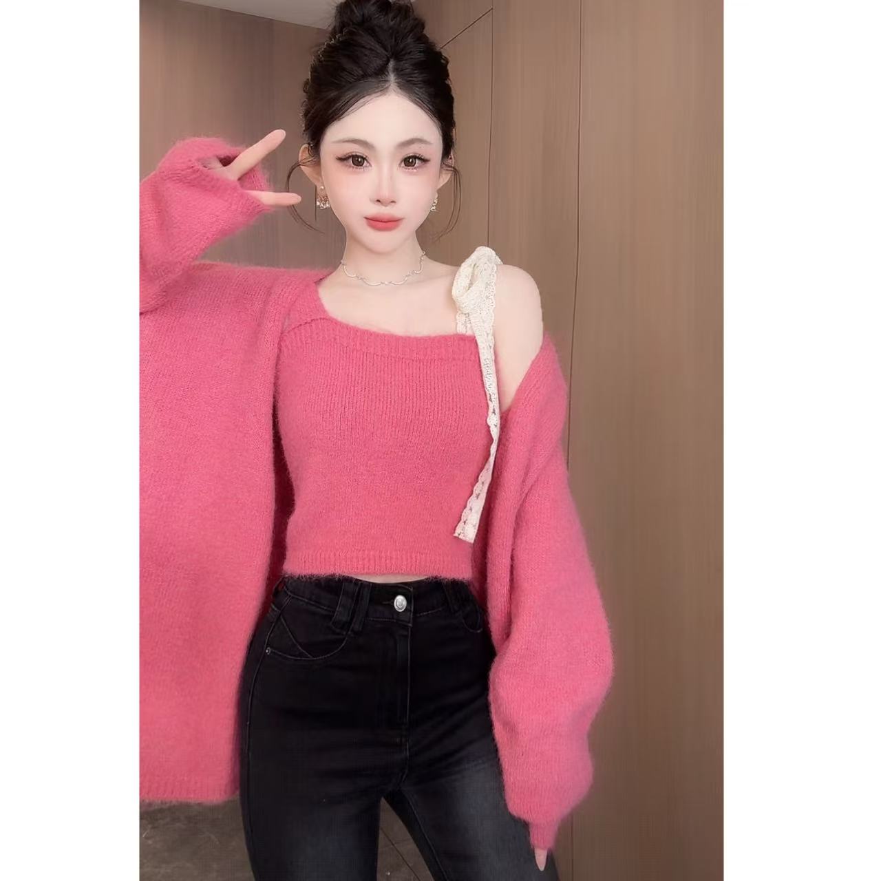 曼曼【软糯糯生巧套组】甜美蕾丝肩带蝴蝶结背心针织开衫两件套装