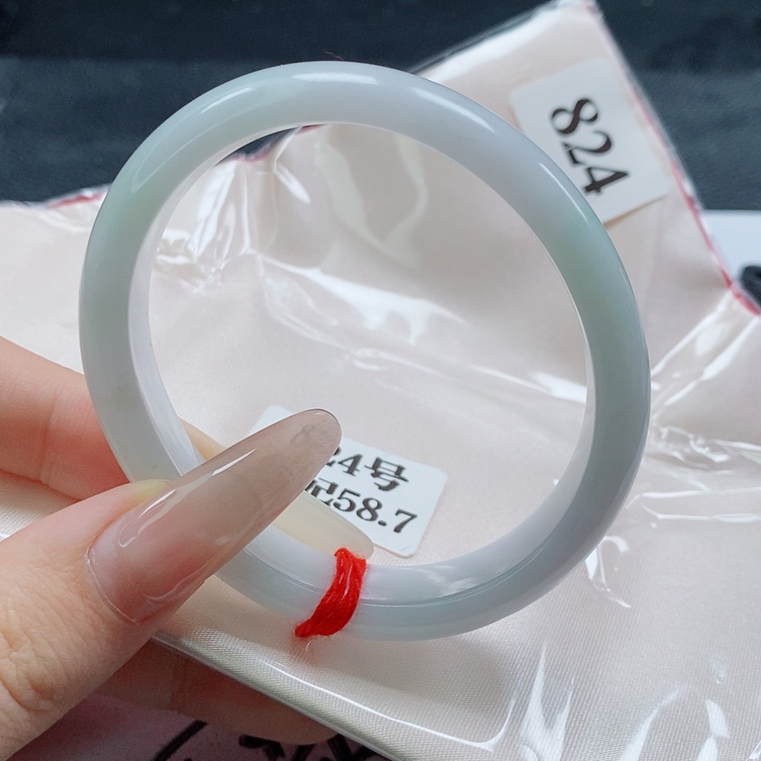 【闪购商品】未镶嵌手镯（贵妃镯）翡翠415号