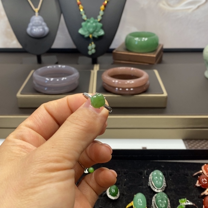 东陵石手镯未镶嵌白****姐