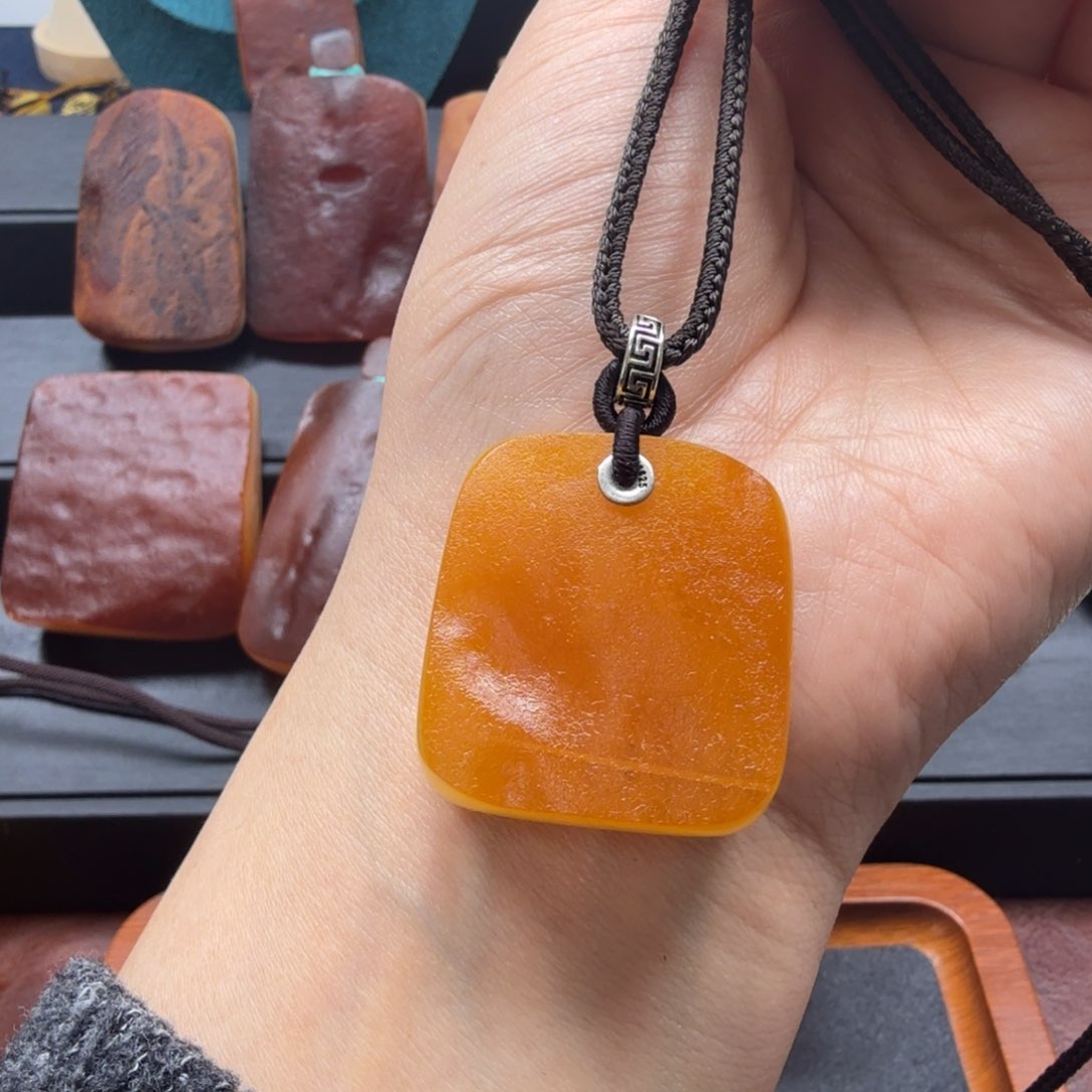 琥珀吊坠(赠链)未镶嵌