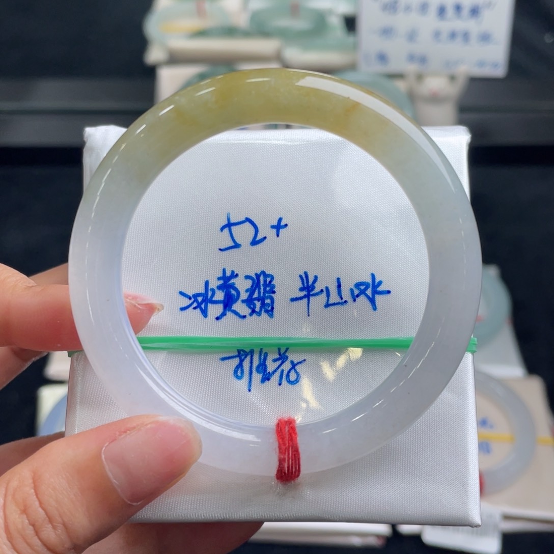 翡翠手镯未镶嵌翡翠手镯