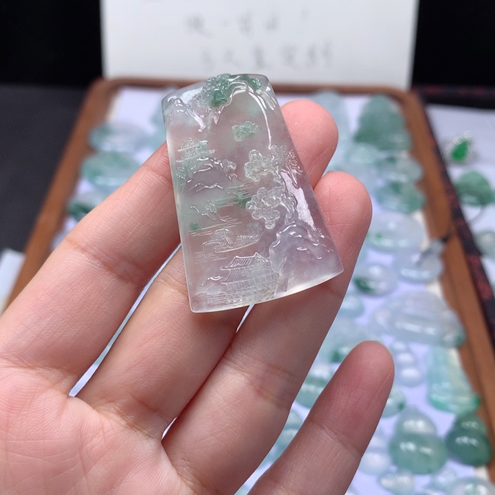 颈饰未镶嵌翡翠高冰飘花山水牌