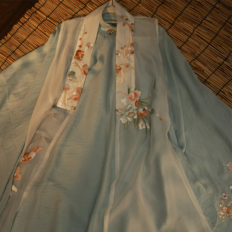 空谷记汉服 铃兰兔子秋季新款汉服刺绣明制立领长衫长比甲马面裙 