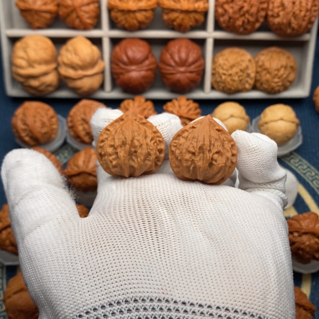 观***云把件文玩核桃红桃