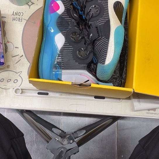 59篮球鞋39.5内场245鞋底略脏