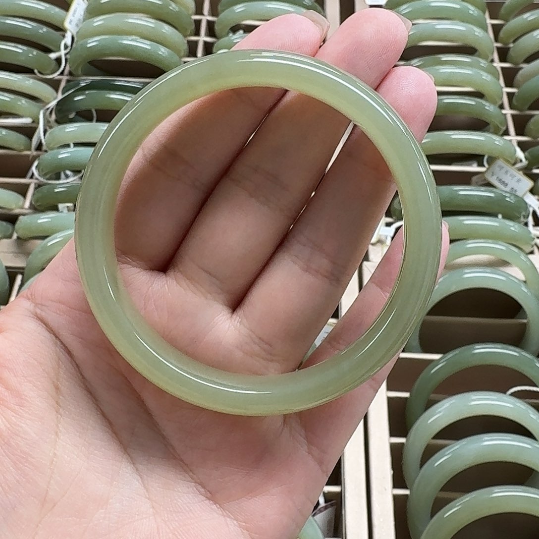 和田玉手镯未镶嵌落***风