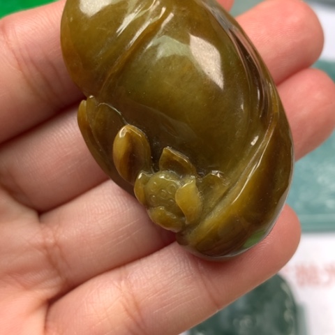 翡翠颈饰未镶嵌五***方翡翠