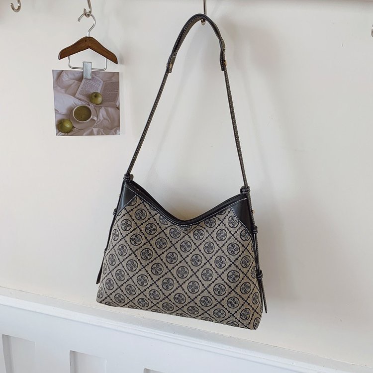 宝柏俪3016 蓝色【流浪】 新款单肩斜跨女包【上宽30高20】