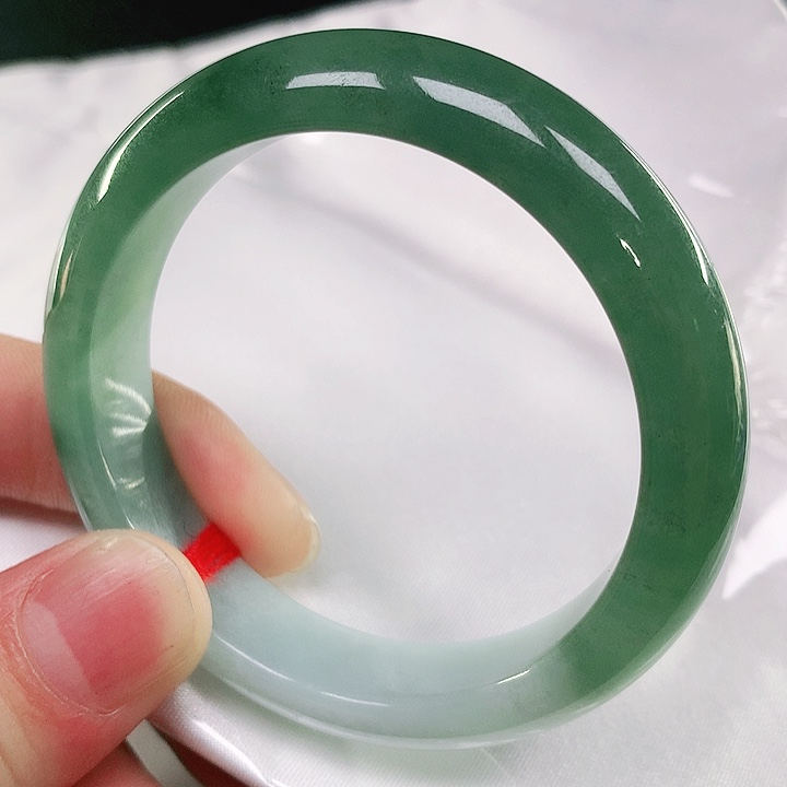 翡翠手镯未镶嵌翡翠手镯未镶嵌