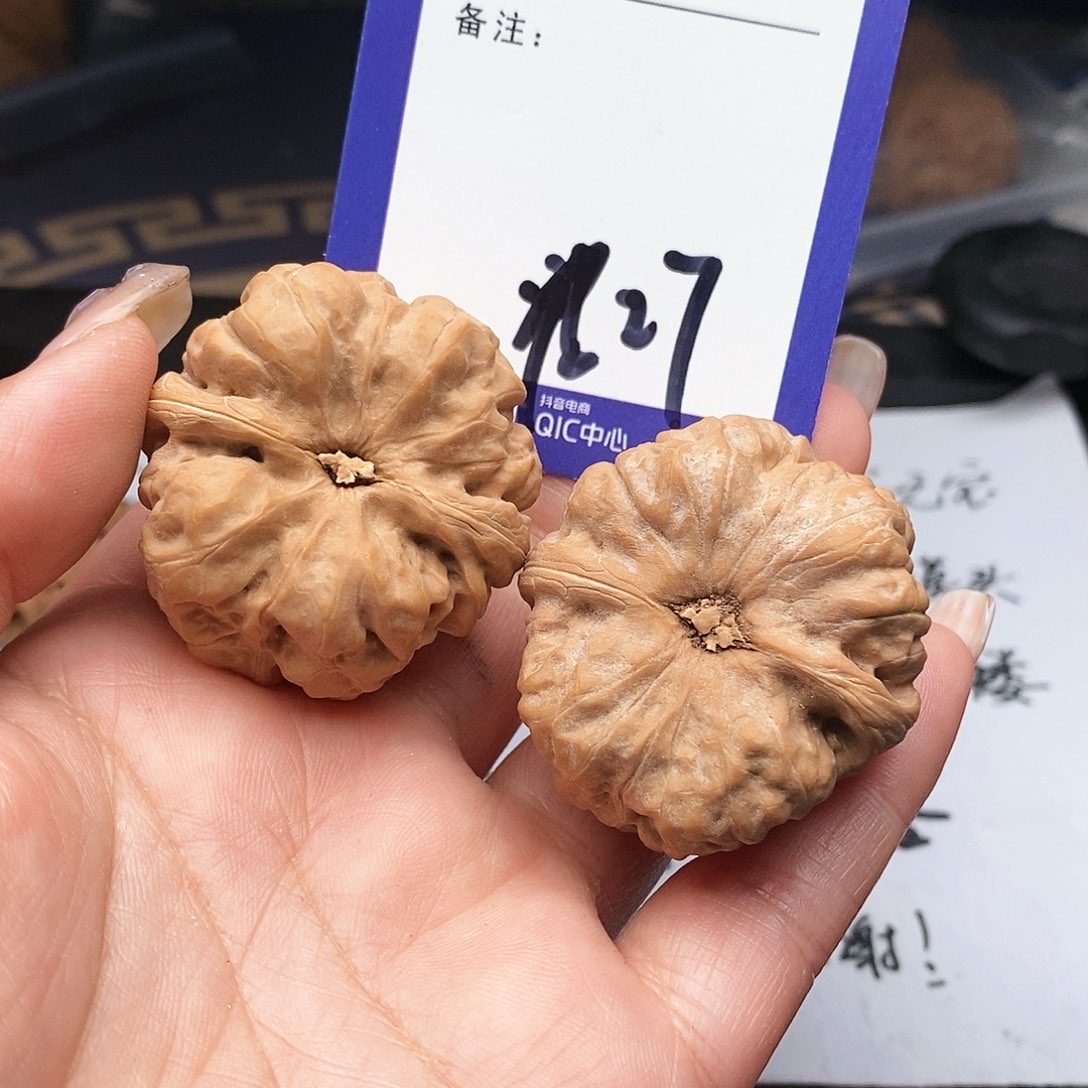 【闪购商品】文玩核桃把件大***飞文玩核桃把件27