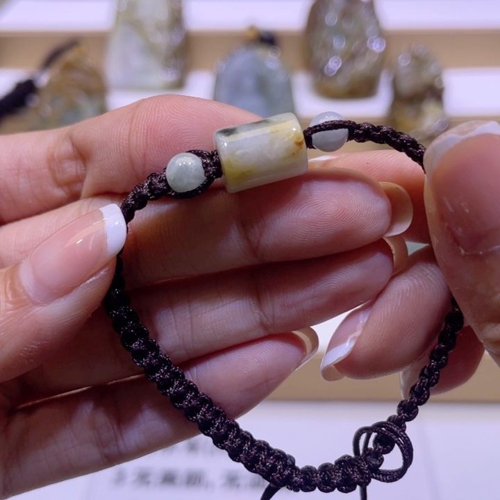 颈饰未镶嵌翡翠手绳