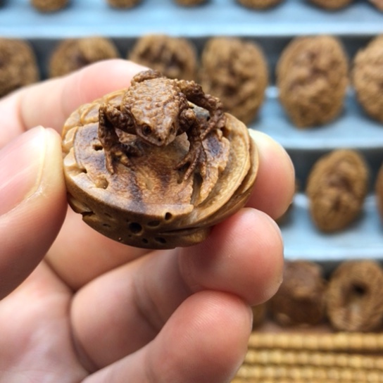桃核吊坠桃核雕刻材质，