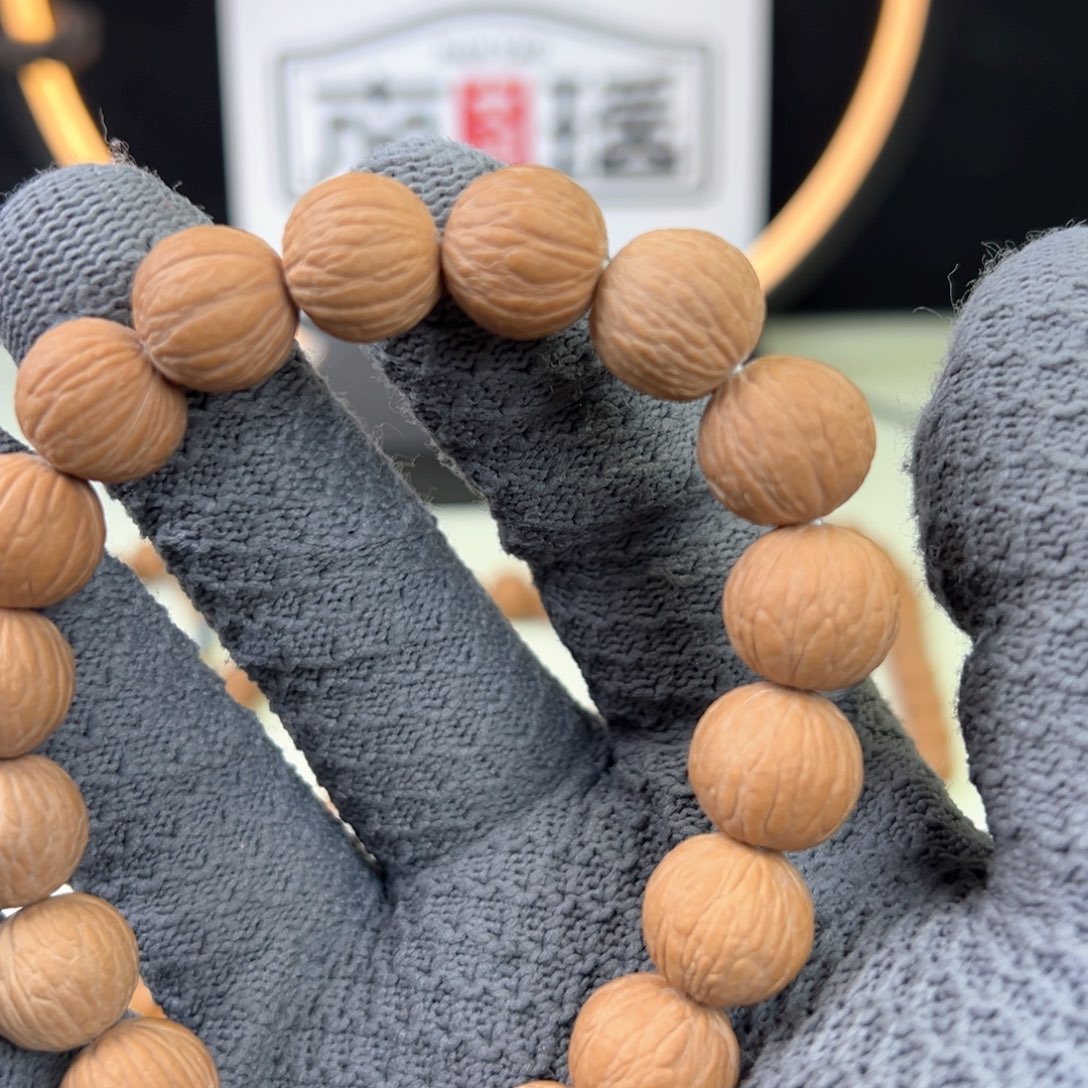 猴头核桃吊坠练手串