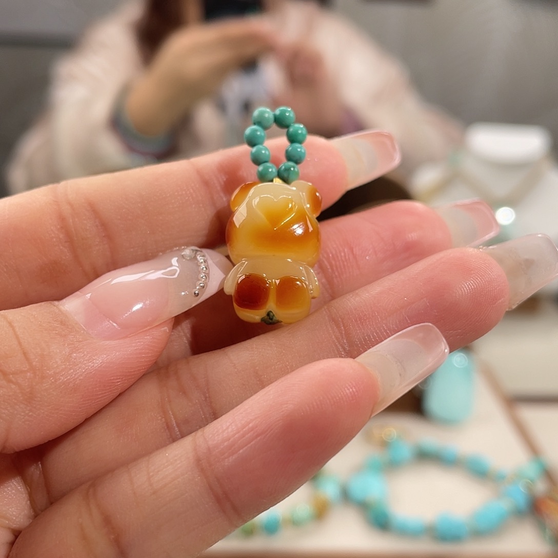 蜜蜡未镶嵌裸石小熊