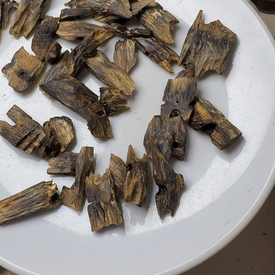 沉香沉香碎屑西*白棋漏油块料52克