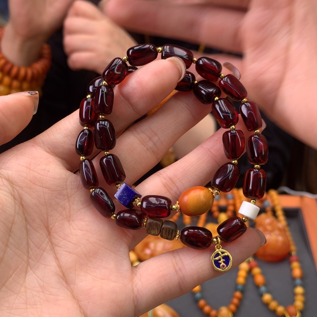 未镶嵌血珀手串多样性发