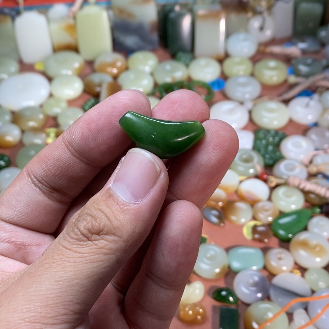 芮***n和田玉未镶嵌吊坠(不含链)