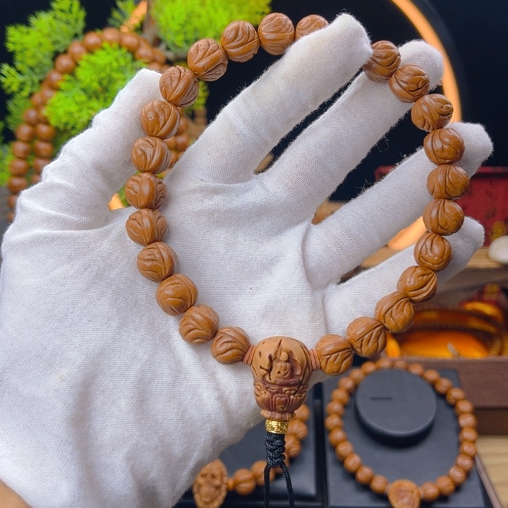 桃核吊坠润****练野生桃核小龙纹1.2手持