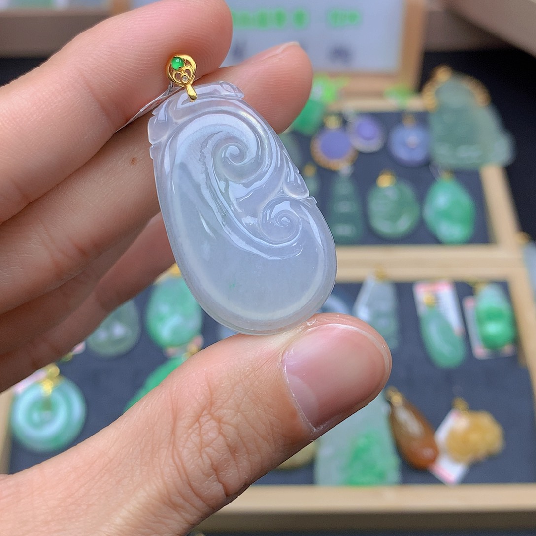 翡翠颈饰18K金镶嵌翡翠