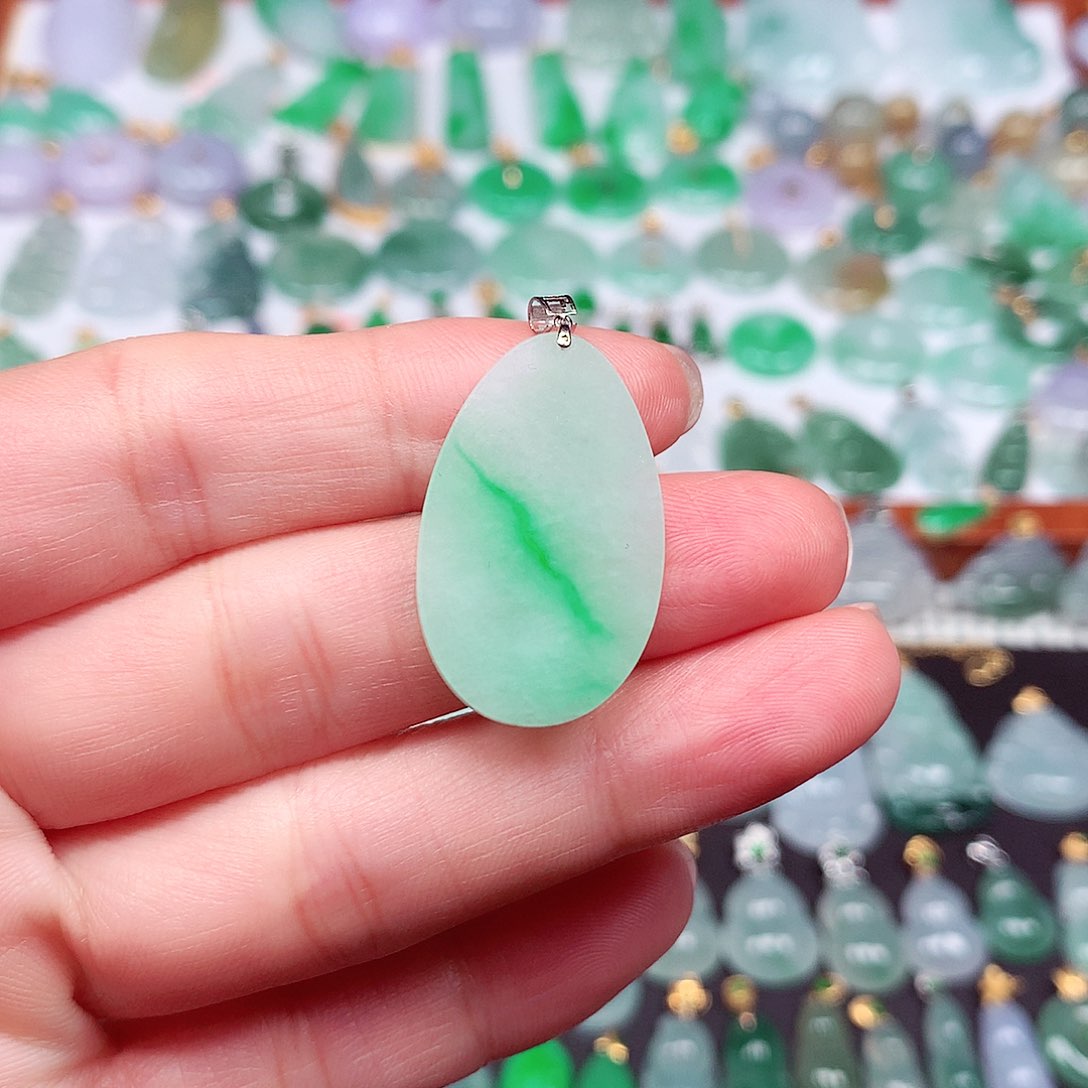 翡翠颈饰18K金镶嵌天然翡翠A货