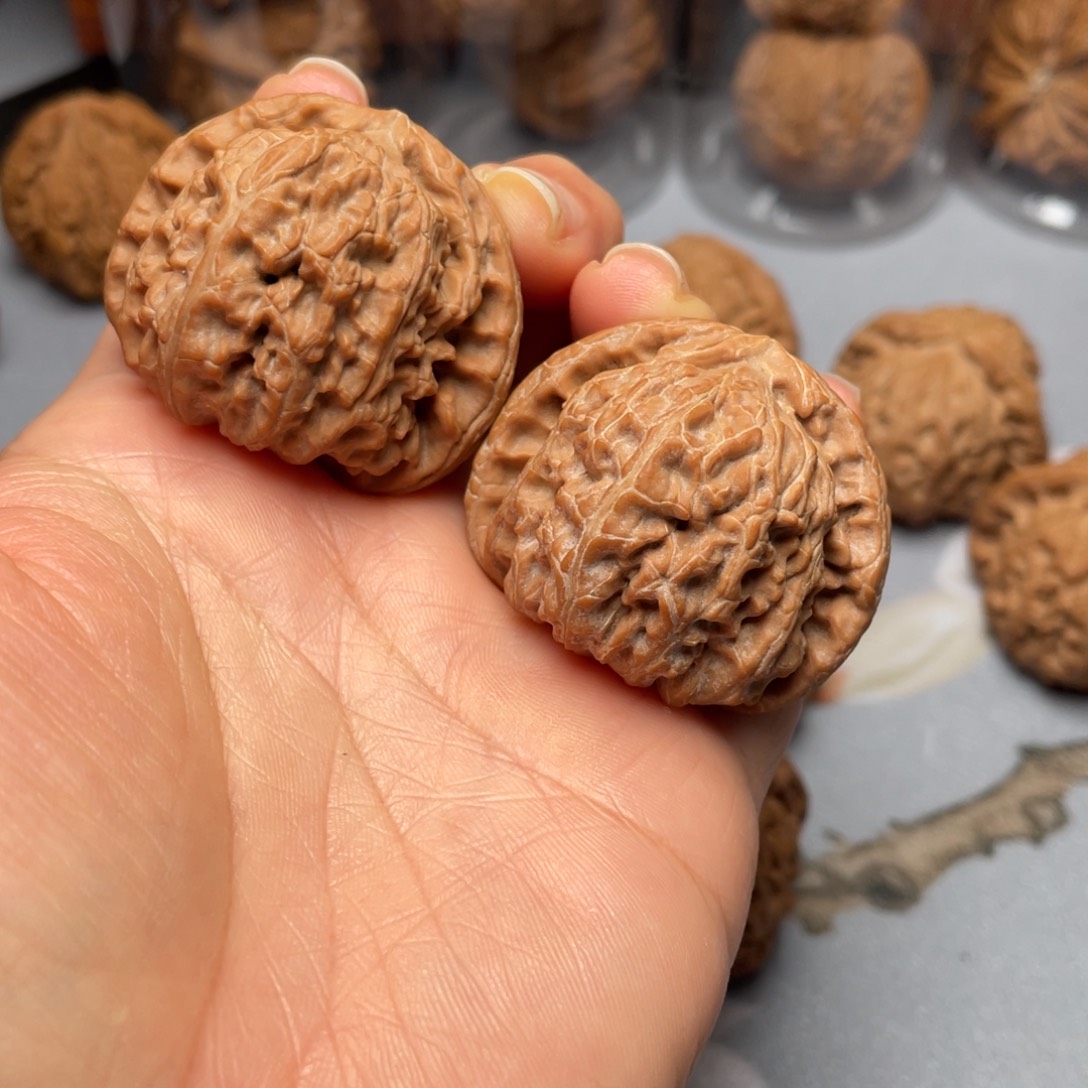 【闪购商品】文玩核桃吊坠白狮子………