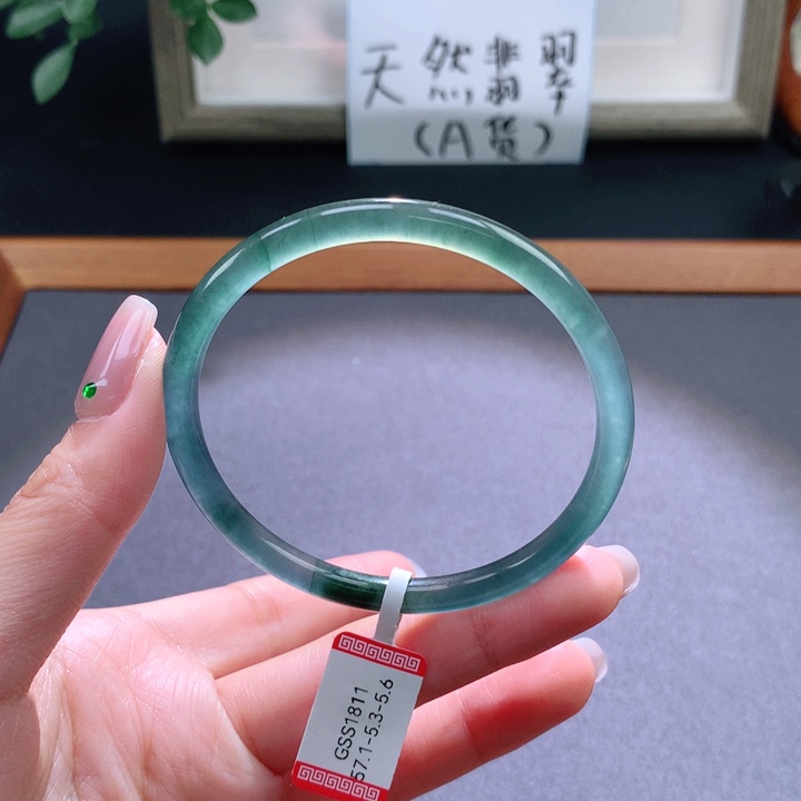 翡翠手镯未镶嵌天然翡翠手镯