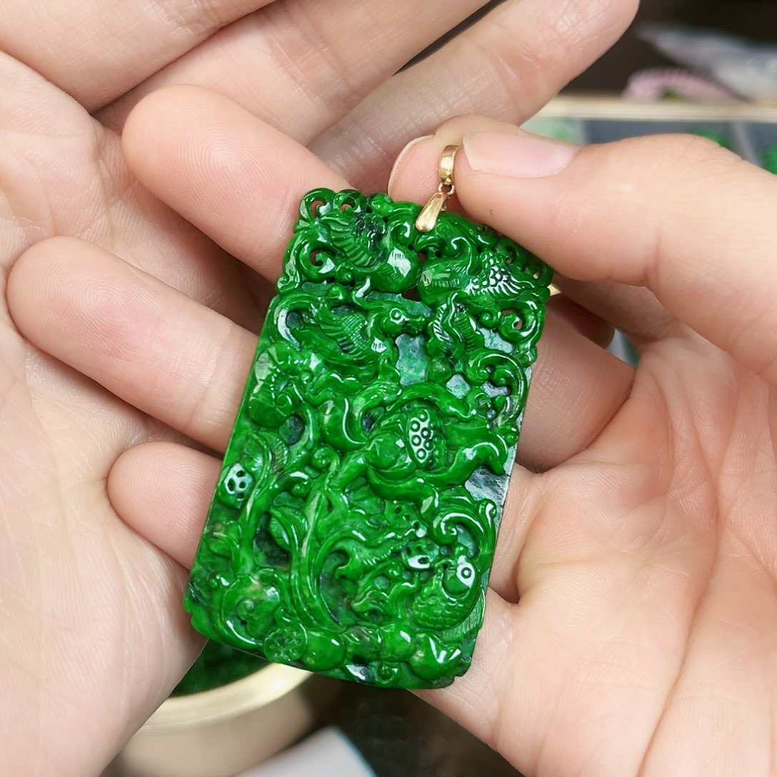 翡翠颈饰18K金镶嵌吊坠