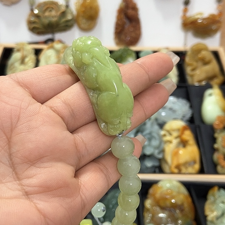 蛇纹石玉手牌未镶嵌蒙**格